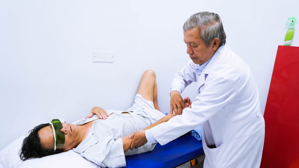 Người đang thực hành thư giãn, giảm stress